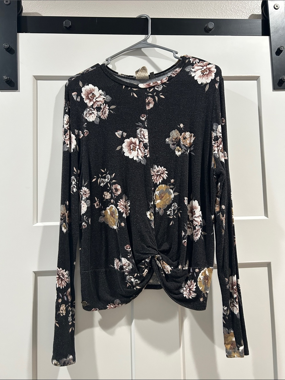 BKE Black Floral Twist-Front Long Sleeve Top